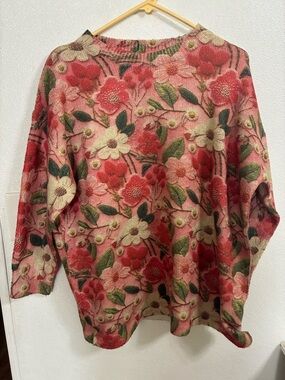 striking Floral Crewneck Sweater in Pink and Red Light Weight ( measurements) M